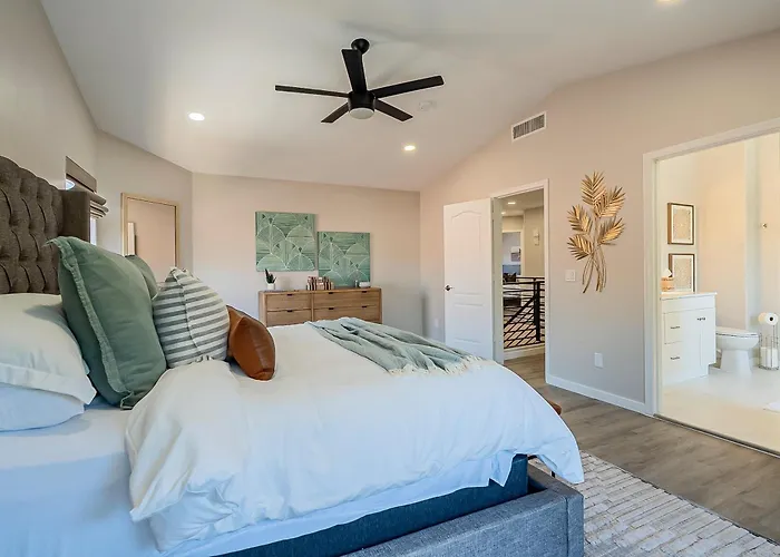 Dos Palmas - Poolside Retreat